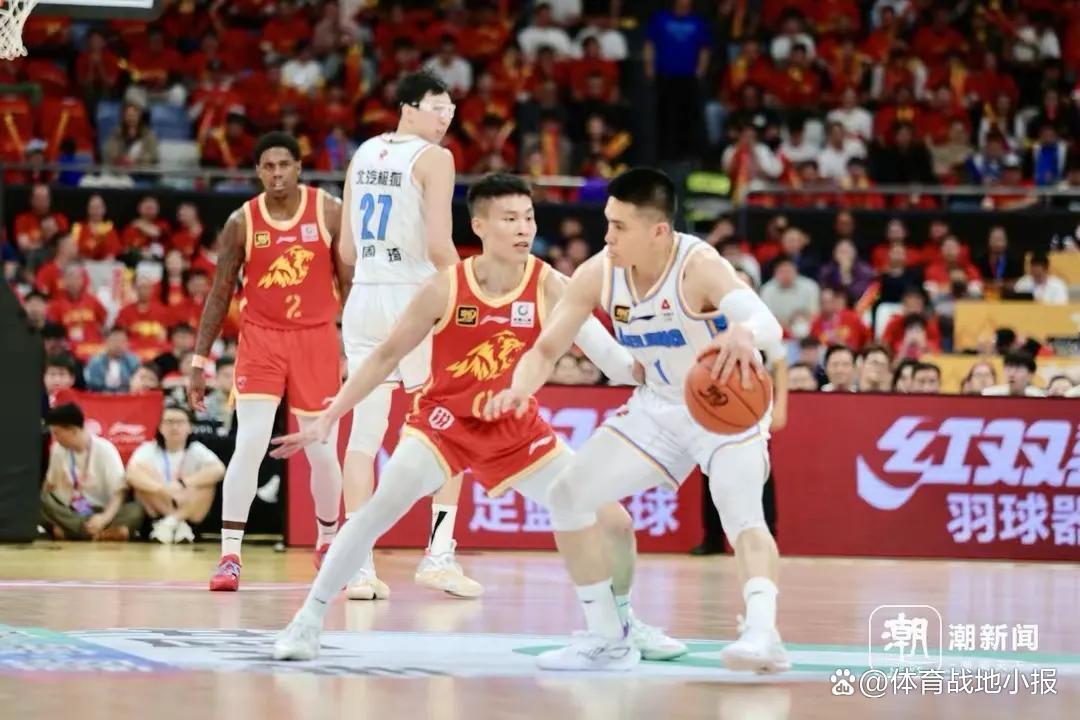 爱游戏-CBA季后赛集结日走向成谜，里昂绝杀压哨，话题不断，身体对抗强度拉满的简单介绍