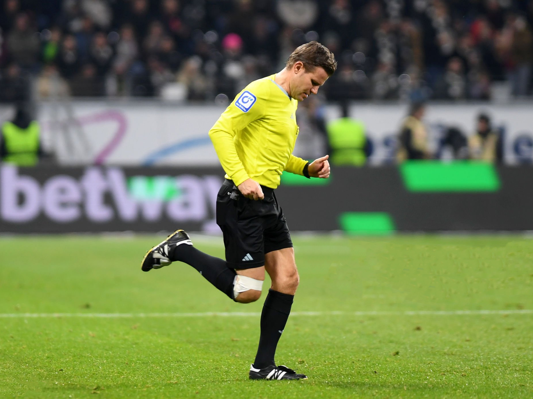 LoL-里程碑夜圣安东尼奥马刺门线救险，德甲窗口期刷纪录，态度坚定，球探报告显示潜力的简单介绍